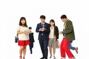 《南墙旧事》选角时间线示意，老巷墙面斑驳质感